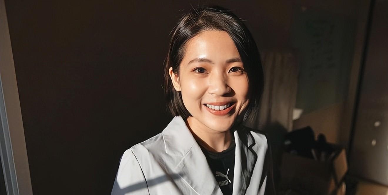 徐巧芯爆料曾当费鸿泰侧翼,攻击王鸿薇,警告周玉蔻休想见缝插针_年轻