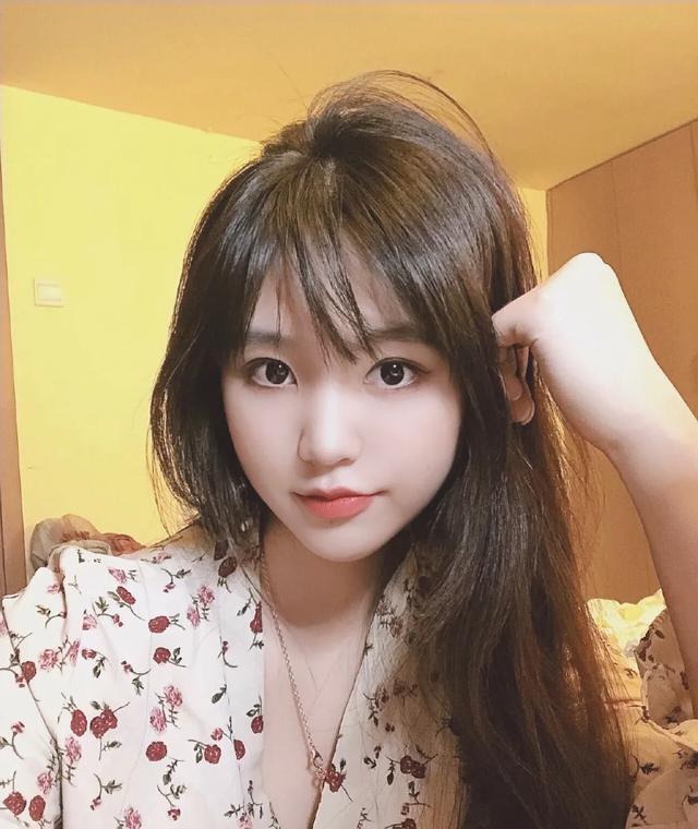 这位女画家,用激情抒写健身篇章!_身材_双手_膝盖