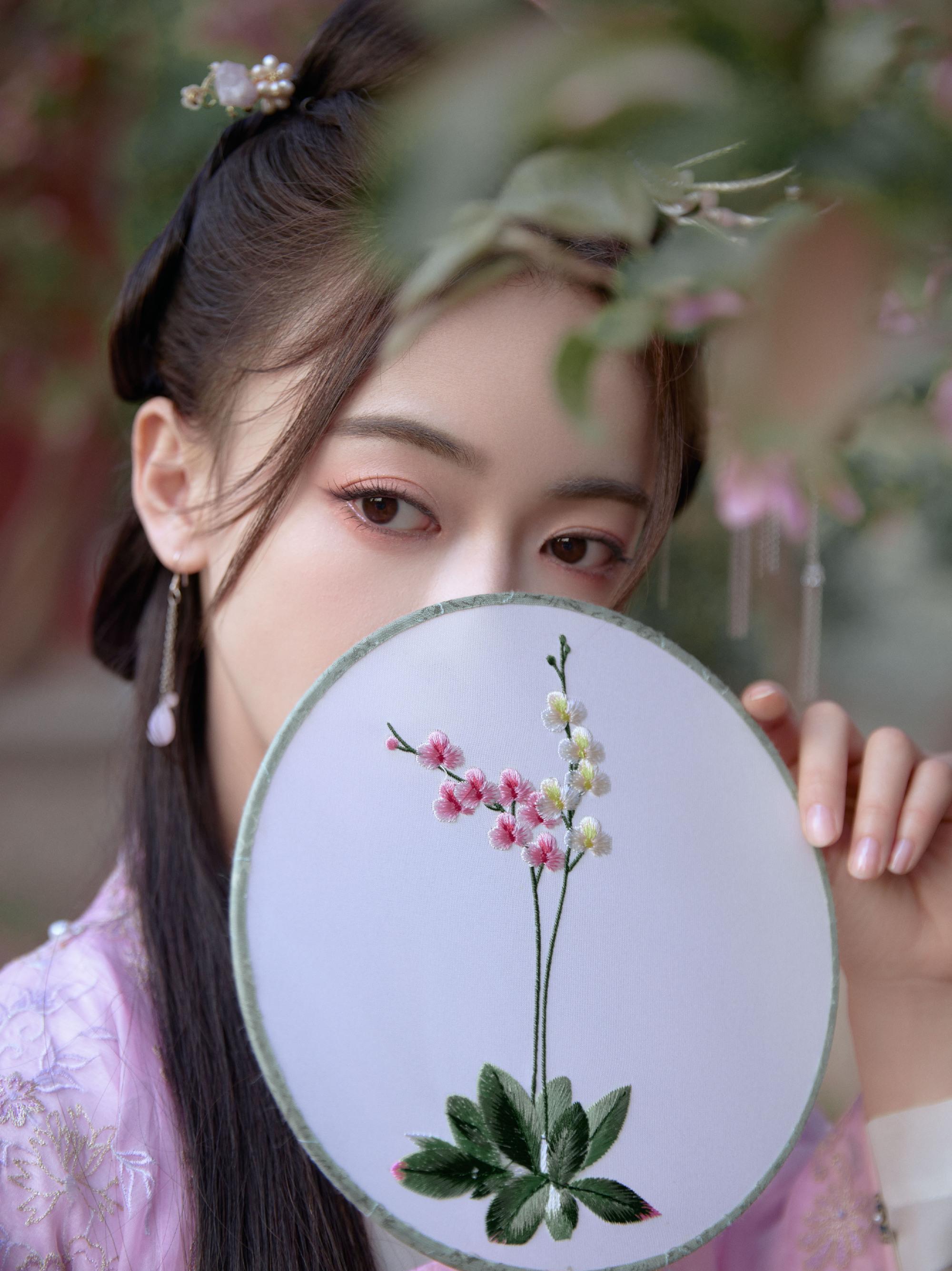 吴谨言古风绝美,浅粉色衣美少女,云雾送情_姐姐_的姿态_角色