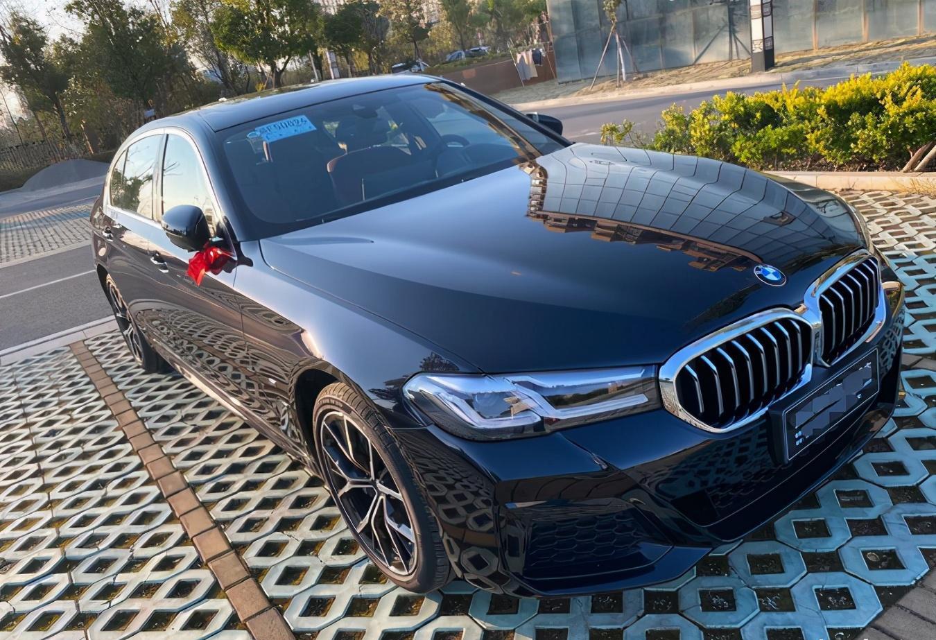 我是新款宝马5系的车主陈先生,我提的是2023款530li领先型,裸车价45万