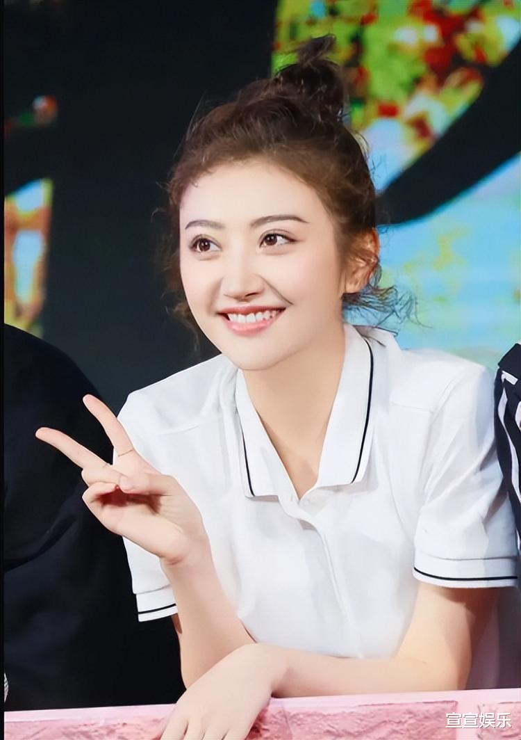 景甜无辜躺工具!