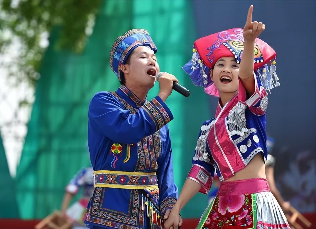 "壮族三月三"又名歌节"或"歌圩节",因而三月三的头等大事,当然是赶