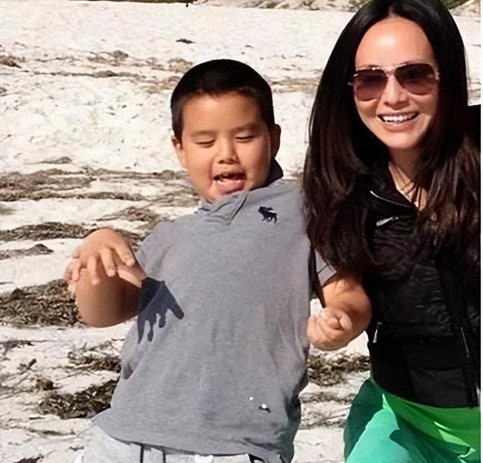 王琳与秘密的香港巨贾老公没过量久就分手了.