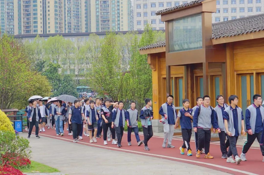 培养学生爱国情怀 重庆第六十六中学校开展"行走的思政课"_活动_精神