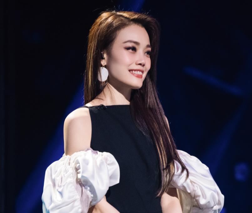 那英容祖儿陈梓童站桩输出,获全季最高分,现场反应揭露真实唱功_姐姐