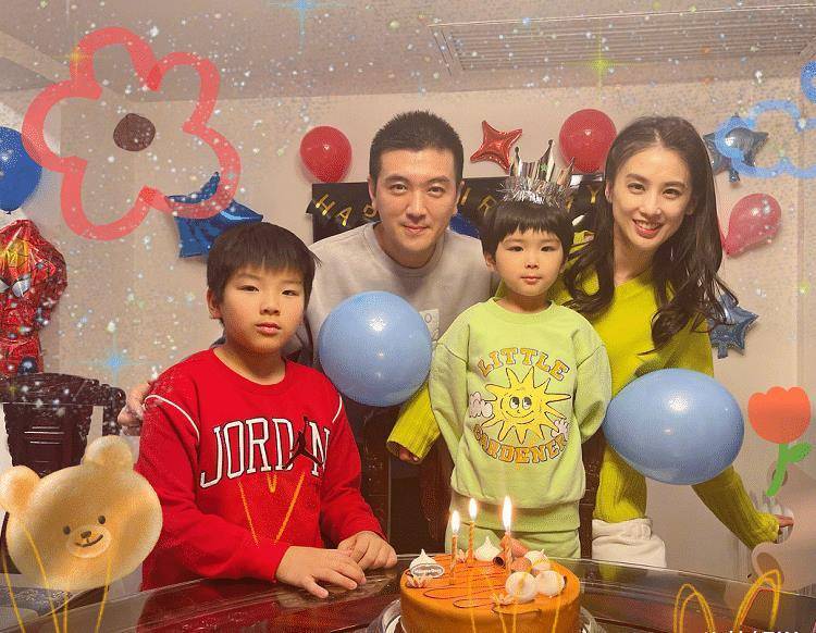 黄圣依晒一家四口合照,大家却把焦点放在安迪身上,变化太大了!