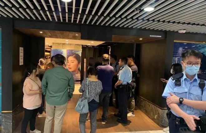 原创            陈慧琳做公益义卖8000件二手衣物遭网友疯抢-陈慧琳二手店