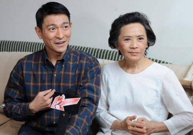 晚年被不孝儿女败光家产无人管,刘德华知道后,霸气说出:我养你_叶德娴