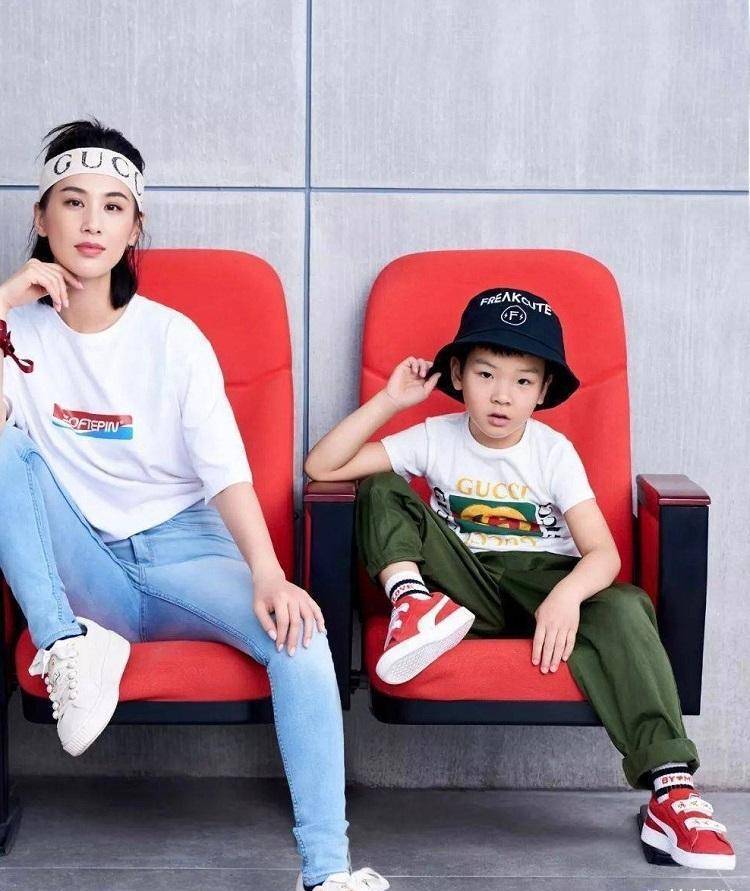 黄圣依晒一家四口合照,大家却把焦点放在安迪身上,变化太大了!