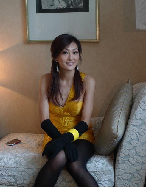 小保姆逆袭成名模,被男友诈骗损失5亿,43岁翻盘嫁富豪老公_孟广美_李