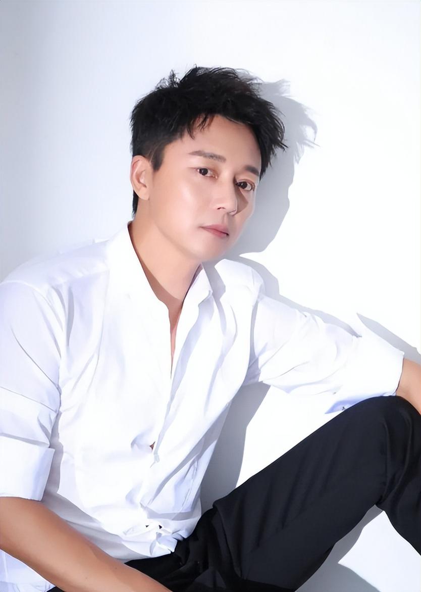 演员刘奕君27岁奉子成婚,40岁带着儿子再婚,如今怎样了_女子_生活