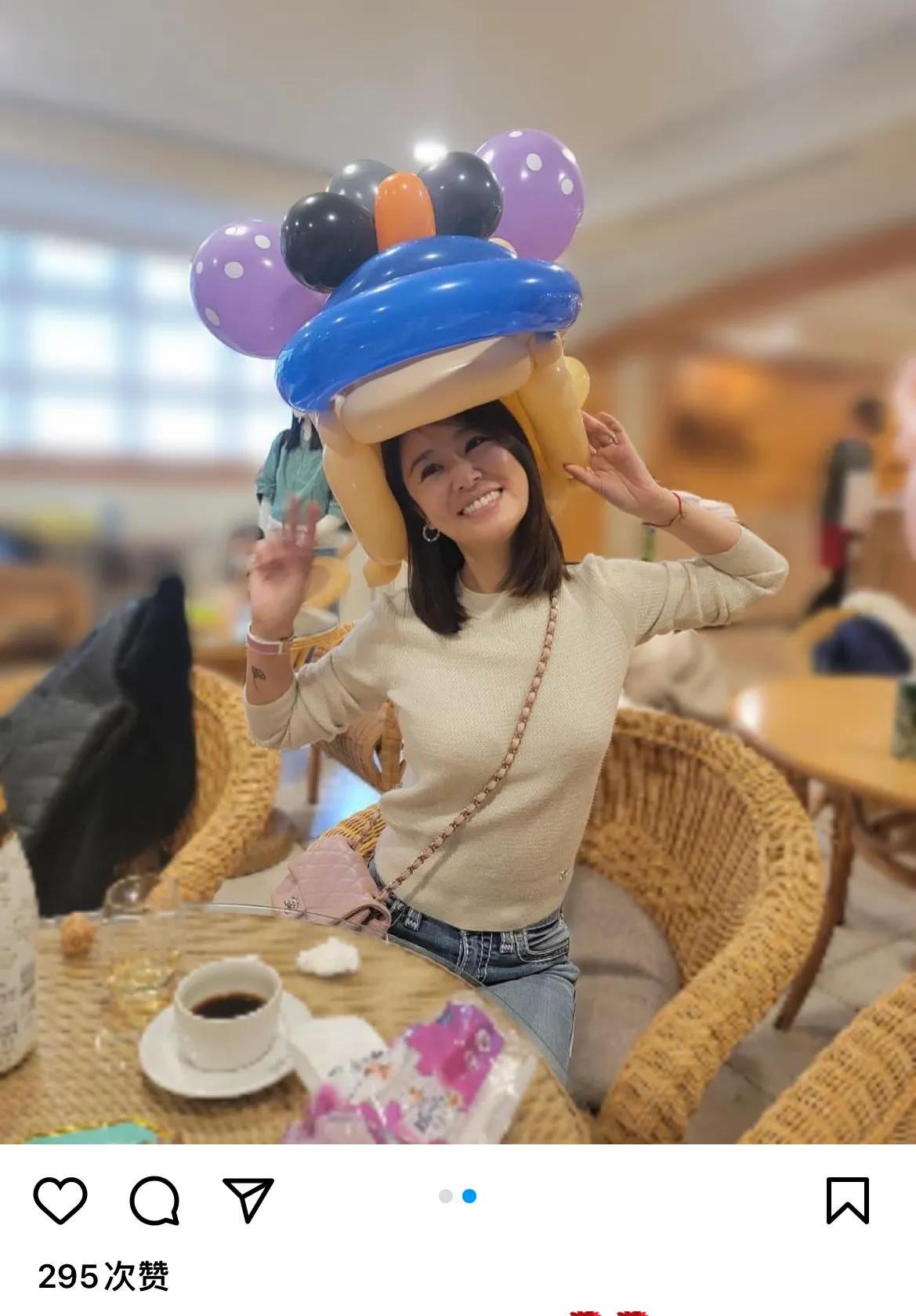 林心如为6岁女儿小海豚庆生,戴气球帽子自嘲装可爱,现场超欢乐_照片