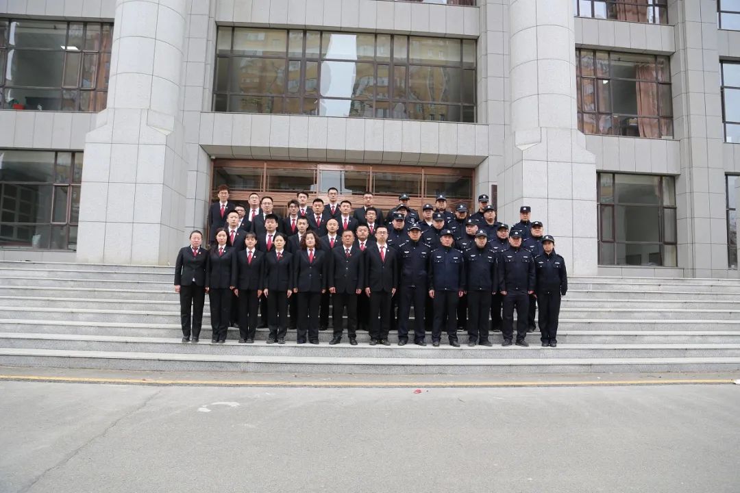 "4月3日下午15点30分,随着执行局副局长张海军一声令下,蛟河法院"蛟剑