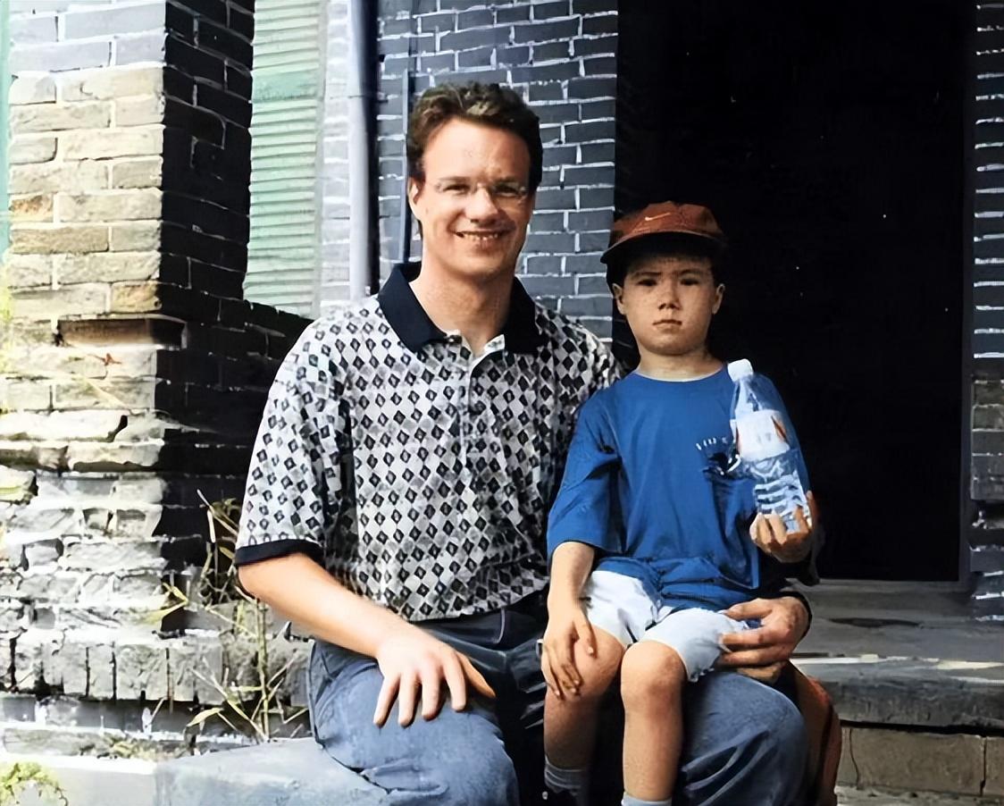 姜昆的"洋徒弟"大山:曾上过4次舞台,如今选择回归家庭转幕后_丁广泉