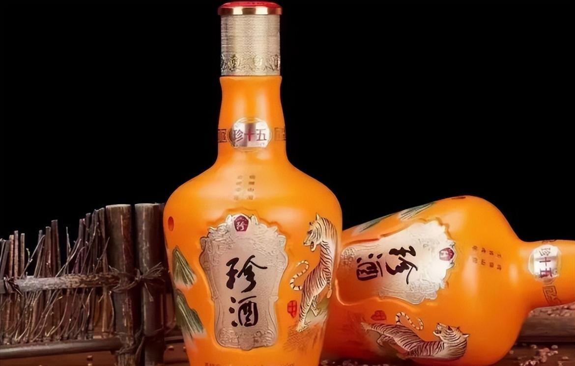 【2】珍酒还被誉为"酒中君子",酒液光泽透亮,酒体入杯如同红色玉石