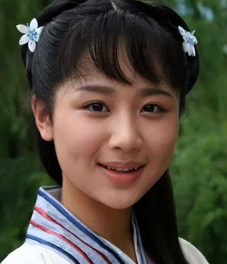 终于,在杨紫10岁时,母亲为她争取到了在《孝庄秘史》中出演宛如少年