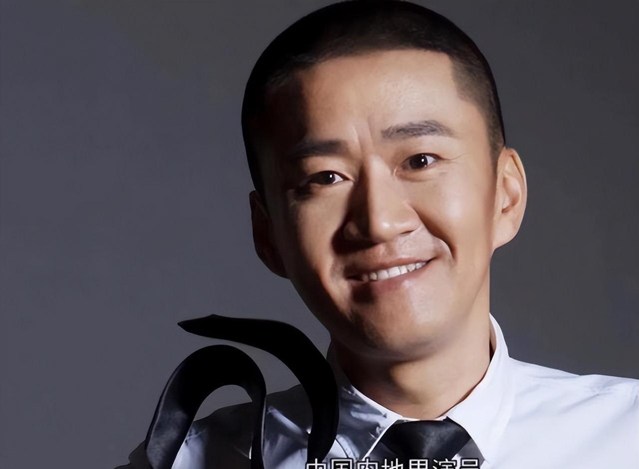 演员李嘉明:入行21年无人识,为父看病背上债务,如今过得怎样?