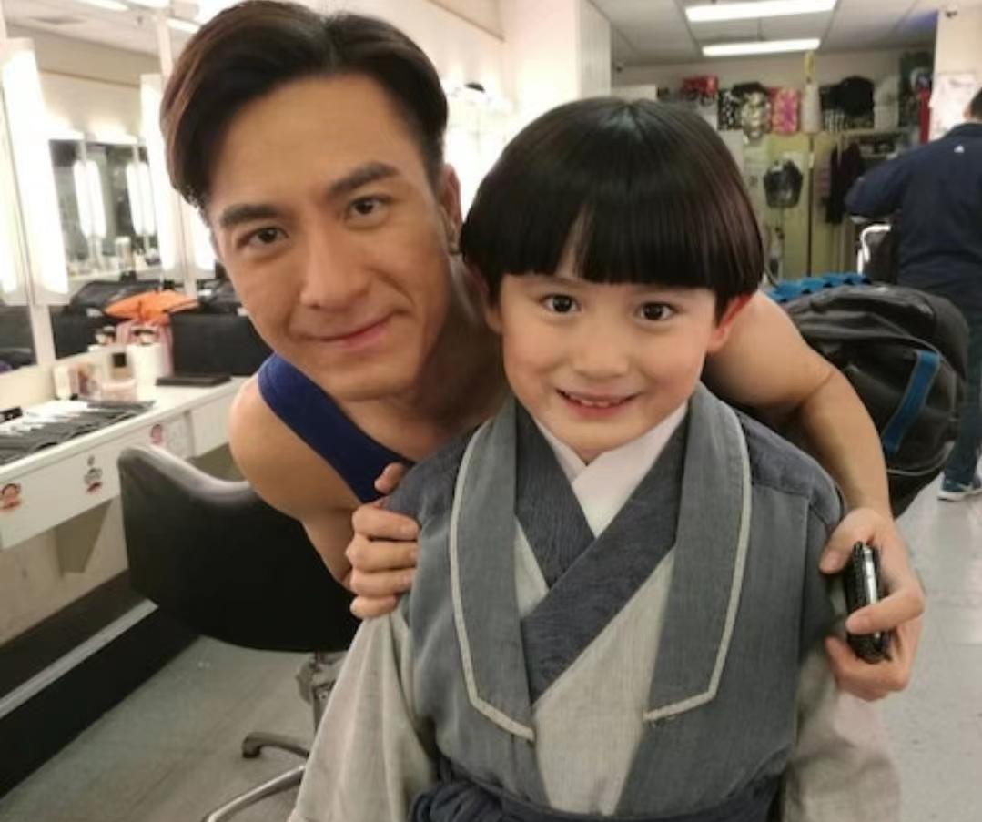 tvb御用童星近照高大帅气,无意再入行望朝运动员发展_郑耀轩_观众们