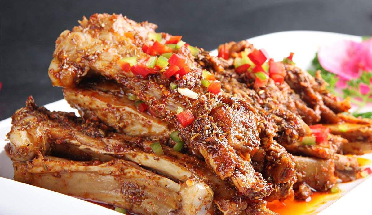 200块买了一扇羊排,被婆婆说了一顿,做完这道菜后,她笑着夸我_花椒_八