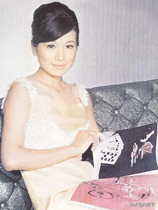 一代传奇女星井莉,从不惧流言蜚语,父亲给她定规矩:洁身自好_井淼