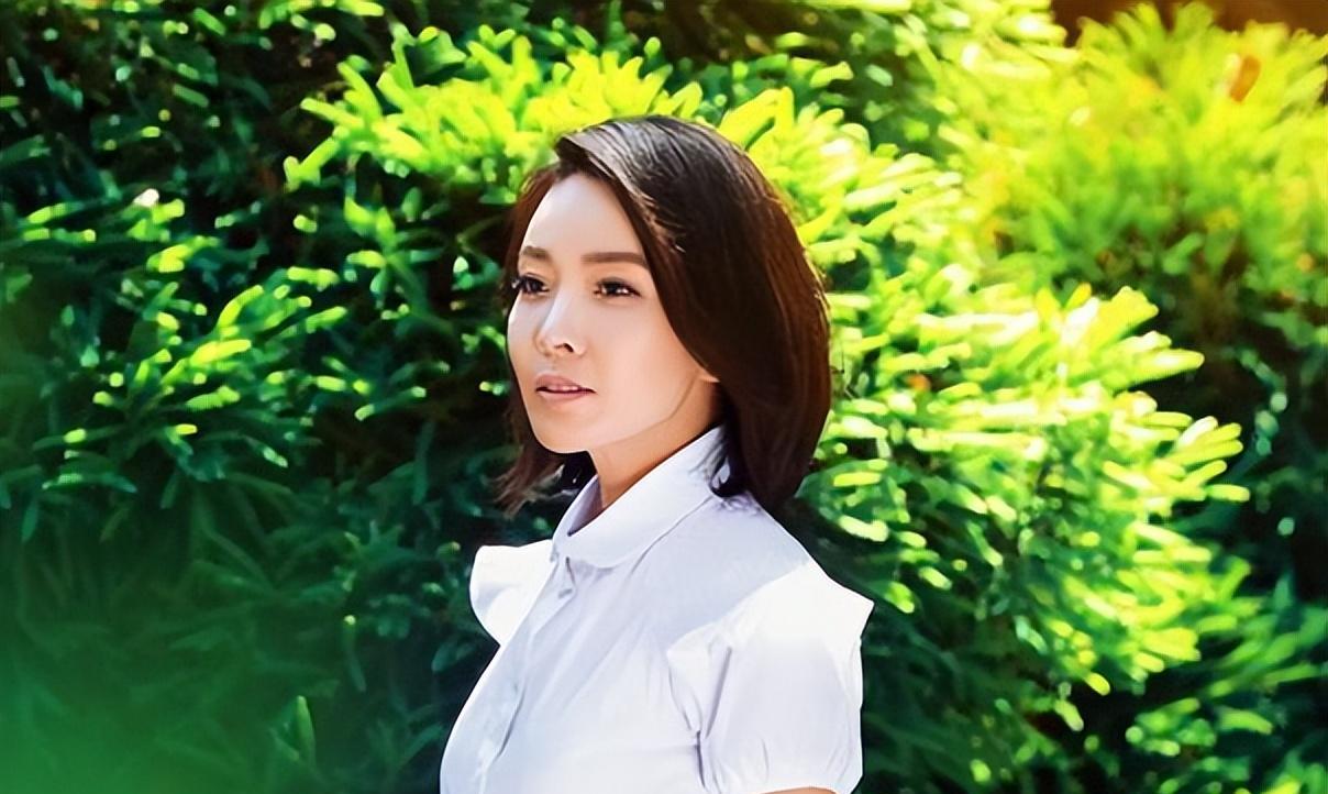 曾担任电视外景主持,演孙红雷女朋友走红,如今嫁圈外人低调幸福