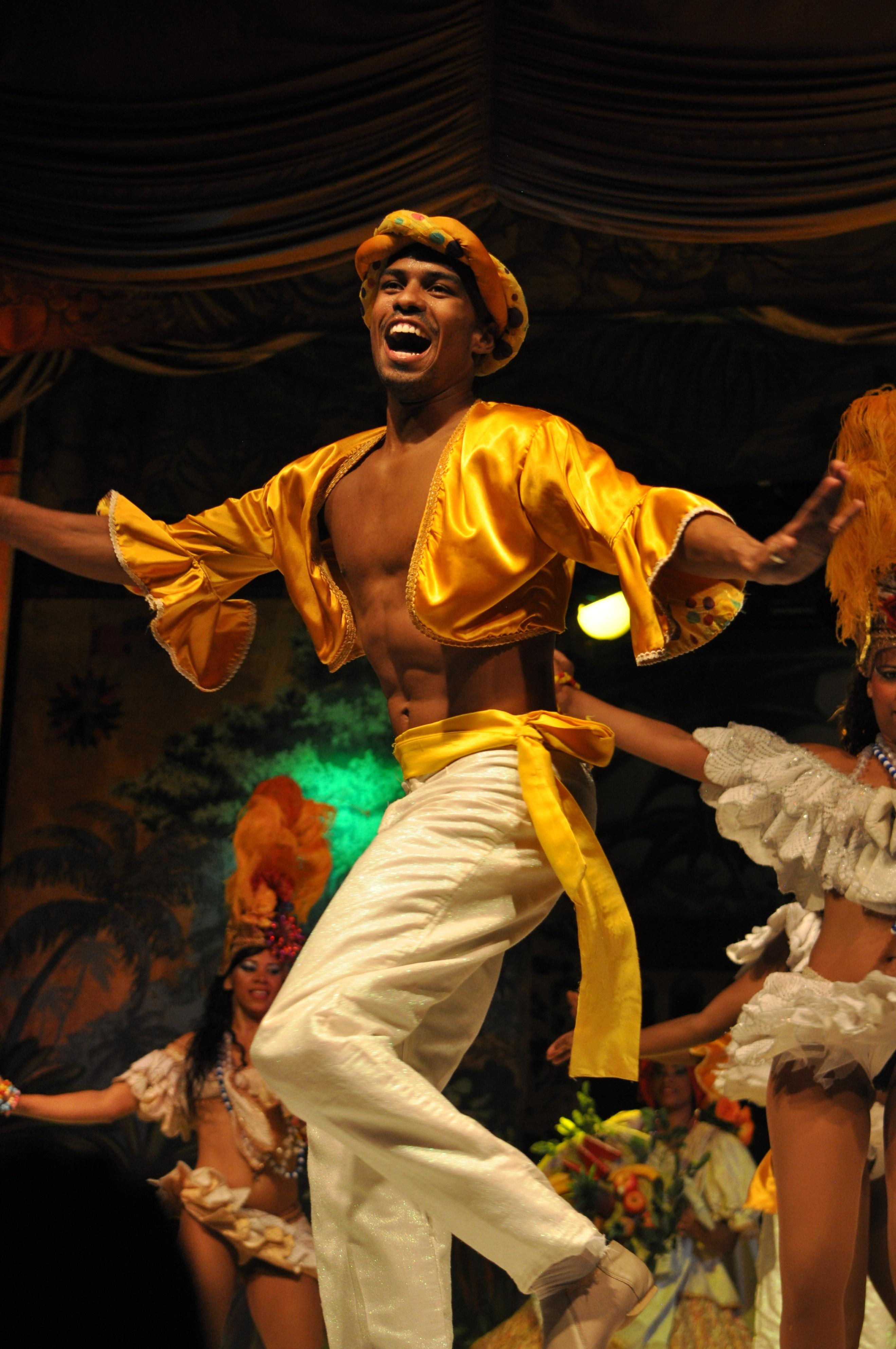 在里约看桑巴舞:桑巴舞就是生活,是狂欢,是足球之外巴西的名片_舞蹈