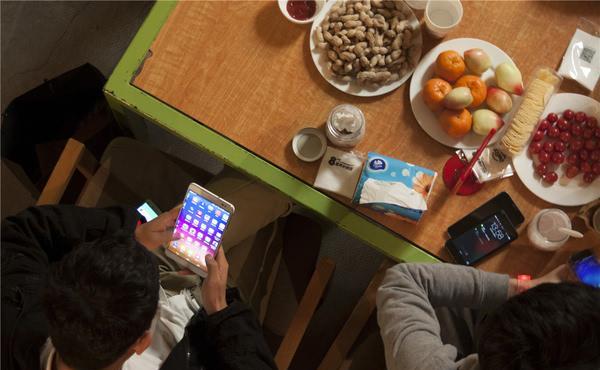 为什么说把手机放桌面的行为能看出人品?