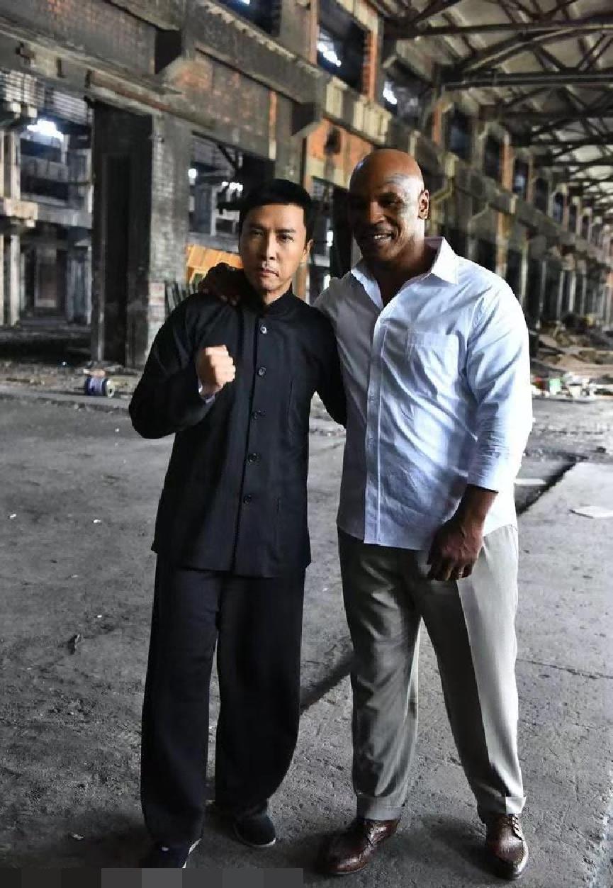 1569岁的成龙不敢退休,59岁的甄子丹演乔峰,功夫被老人撑起_叶问_观众