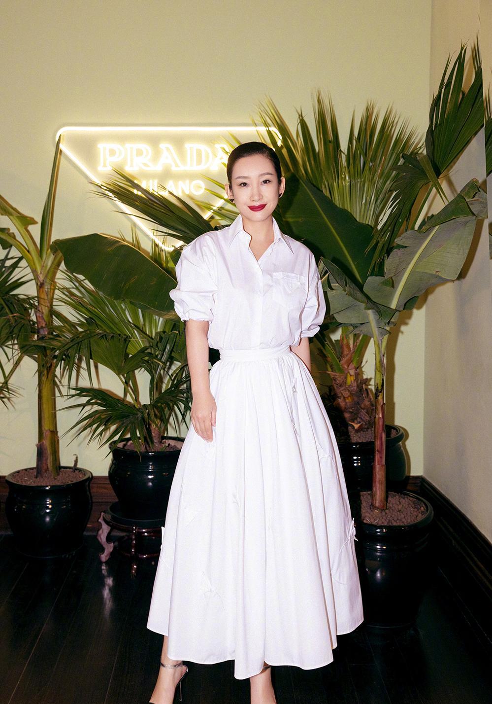 秦海璐打扮一番真漂亮!