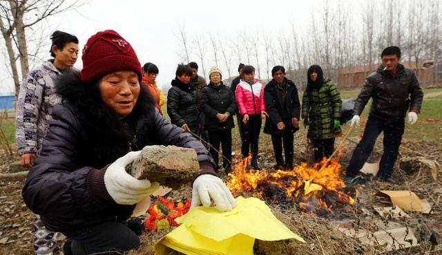 清明将至,还能上坟烧纸吗?多地出台新规!