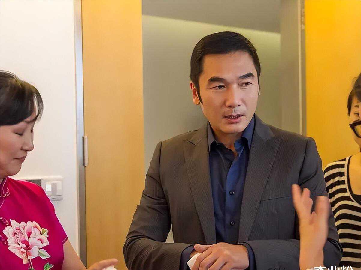 低调巡视店铺业务,身形消瘦被怀疑患病_方中信_网友_照片