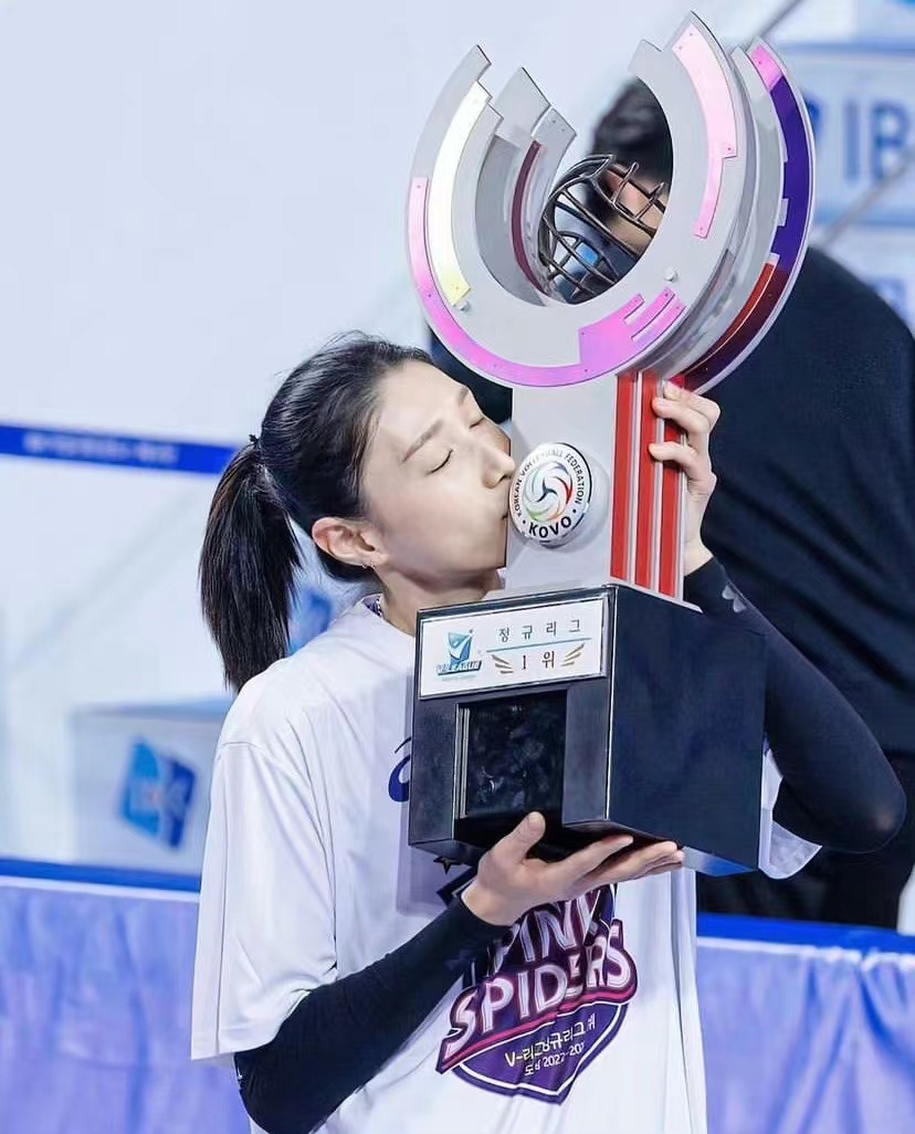恭喜!35岁金软景第5次拿到韩国女排联赛mvp:中国球迷对她有感情