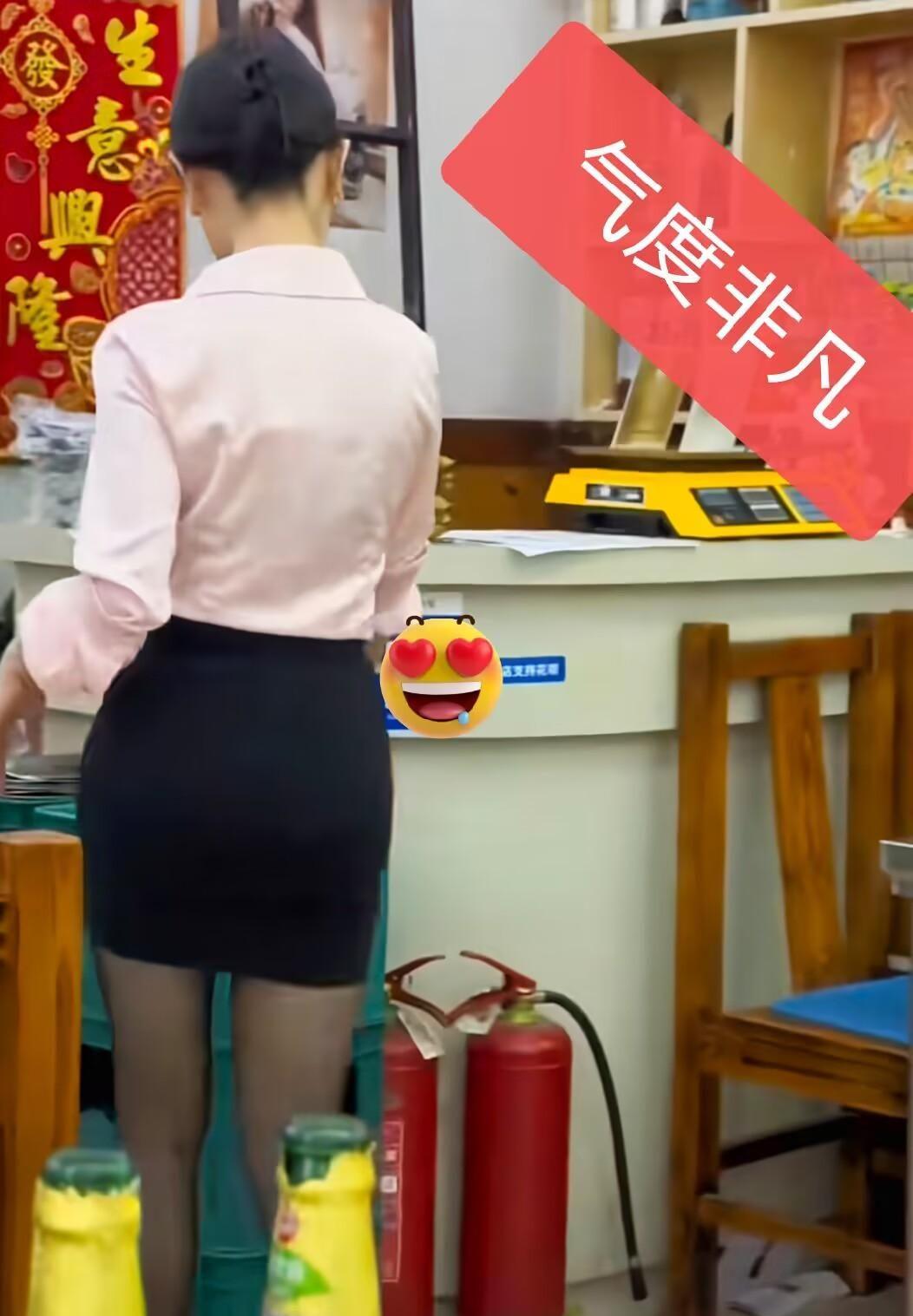 吉林饭店老板娘火出圈,穿短裙丝袜亲自服务,男顾客连点十几瓶酒_汽车