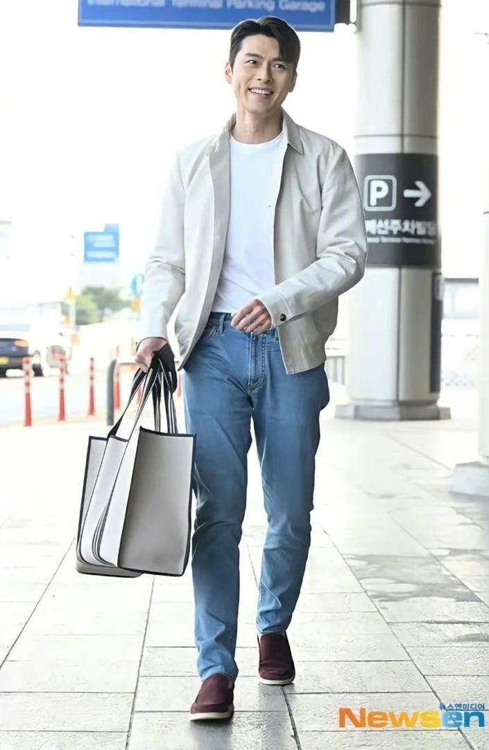 40岁玄彬爆火回归!在日本亮相是巨星待遇,穿一身白也太耀眼了