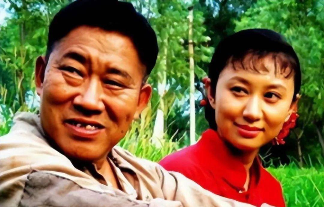 公认长相丑陋的3个男演员,找的老婆却一个比一个漂亮,有啥秘诀_杜旭东