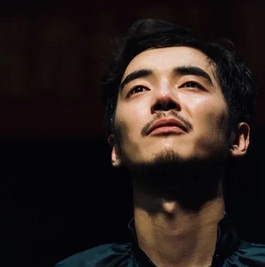 替被谢娜刁难的岳云鹏解围,尊重前女友不炒作,重新认识了金世佳