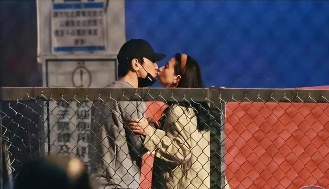 顶流遭网暴,被逼婚,这两天揭露了多少内娱乱象_王思聪_网友_林俊杰