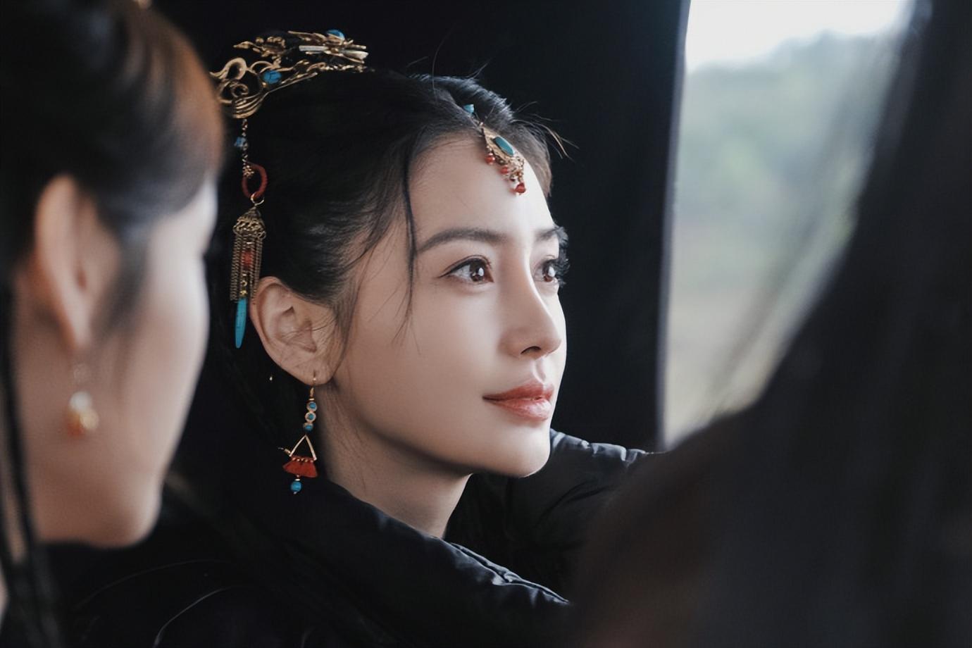 获小海绵探班后,baby专注事业受期待,古装造型超惊艳_杨颖_片场_的