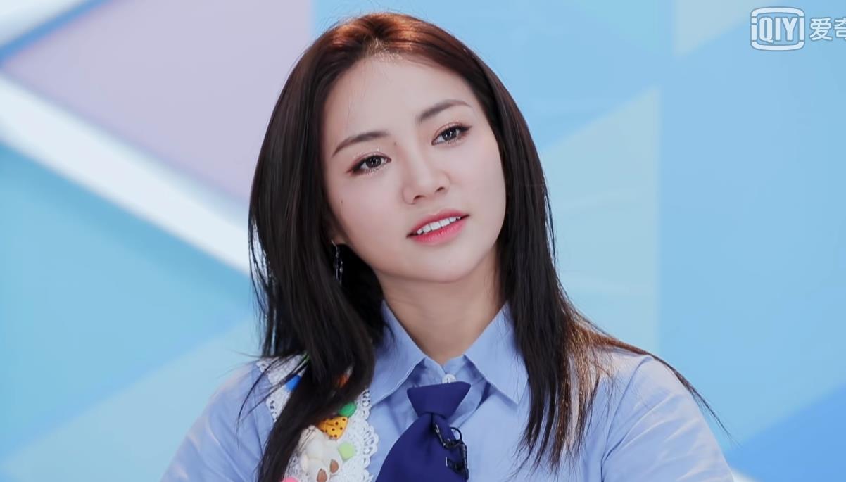 谢可寅被指"表演划水",当镜头慢放后,粉丝的解释真相了_主题曲_青春