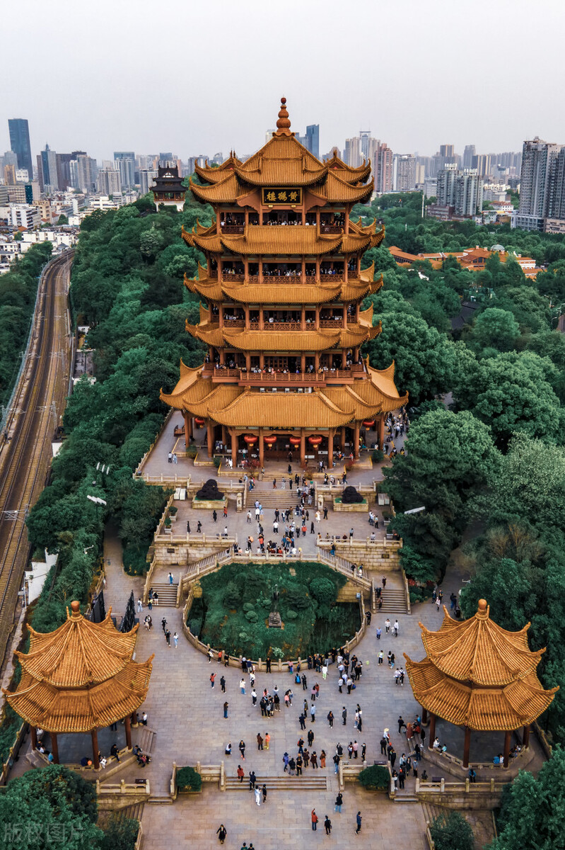 黄鹤楼风景区旅游攻略：烟雨楼台寻诗迹，黄鹤楼上赏美景！(黄鹤楼观景点)