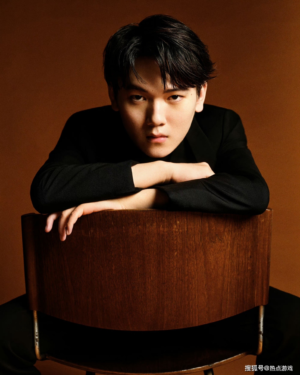 lpl十大选手定妆照帅气亮相,uzi像薇恩,阿水颜值巅峰_中国_时刻_造型