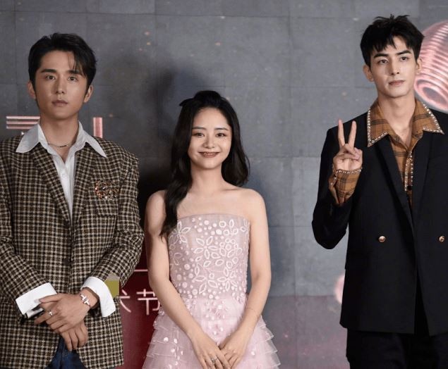 同框任嘉伦,刘昊然也是,像刘昊然其实也蛮高的了,两人官方身高都是185