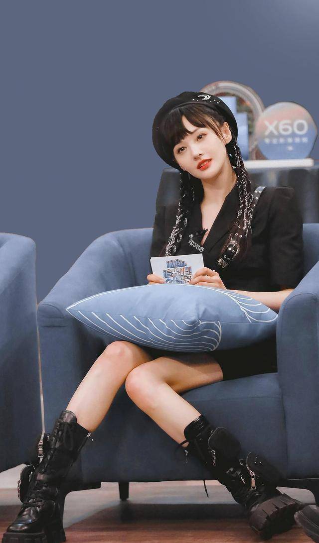 杨幂区别对待?在《奇葩说》犀利敢言,对"哥哥们"却温柔嘴甜