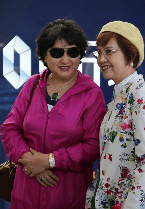 黄晓明之母张素霞:挽救过儿子的婚姻,现在她的心最痛_青岛_性格_工作