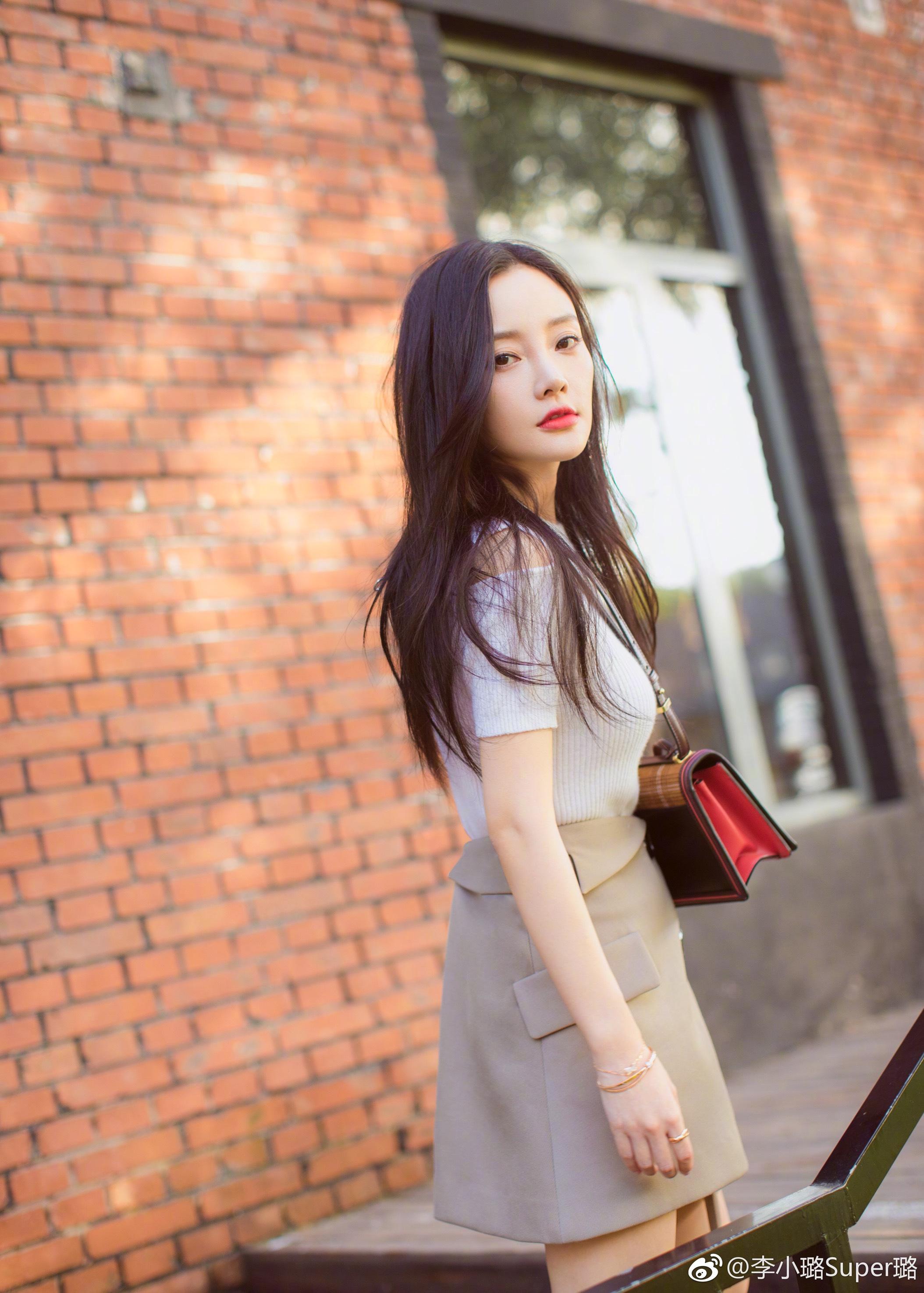 李小璐不愿意做这样的生意,不仅是因为她不想"无事生非"在舞台上唱歌