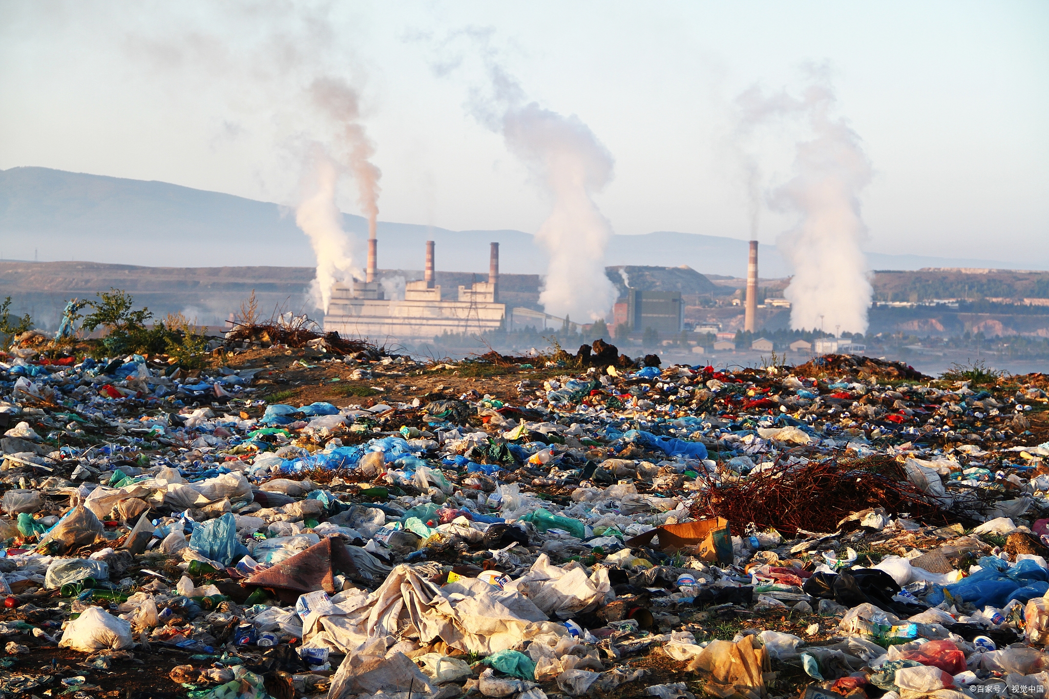 综上所述,工业污染和农业污染都是严重的问题,其对环境和人类健康的