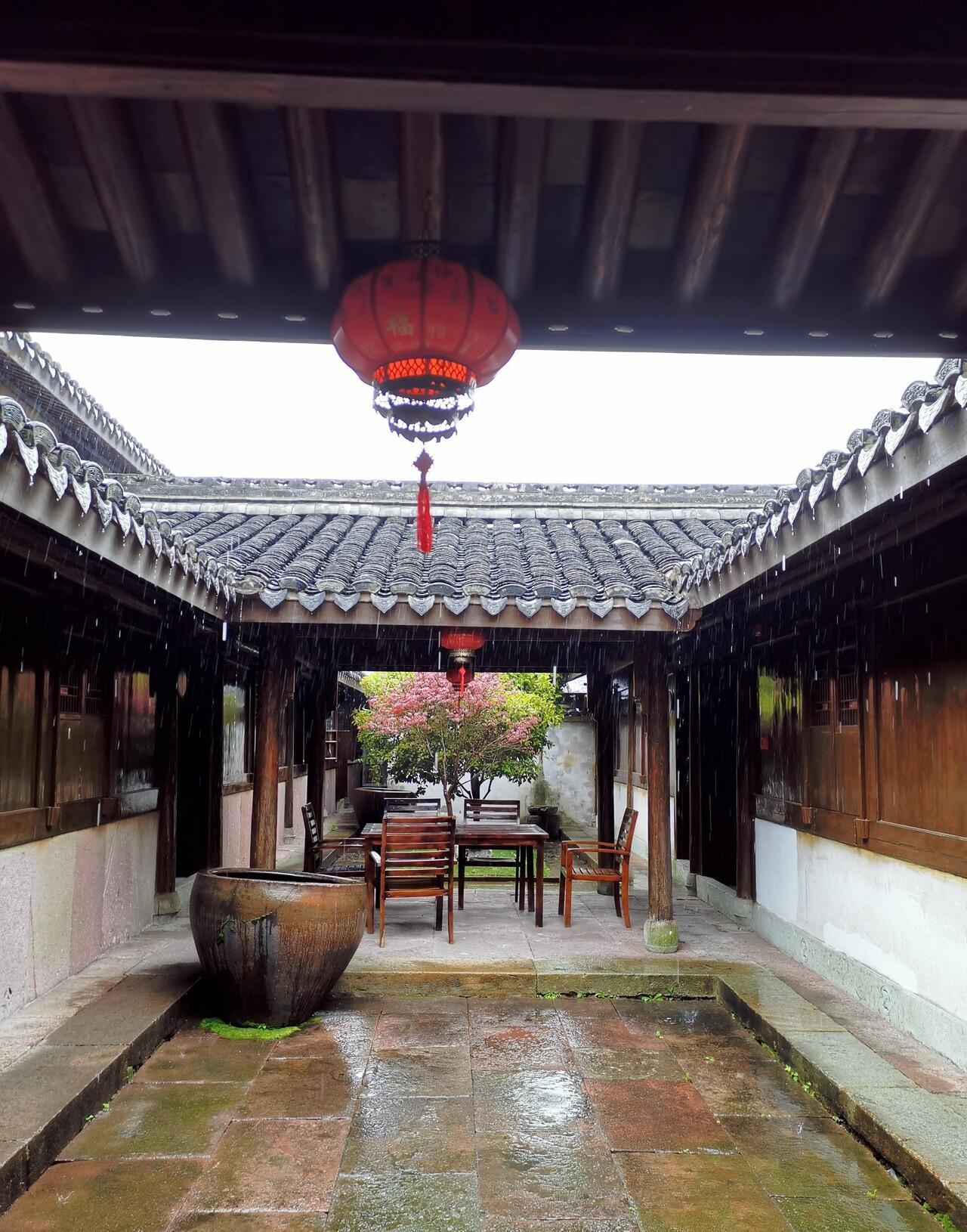 郑氏十七房 雨天的开元观堂有烟雨江南的古韵