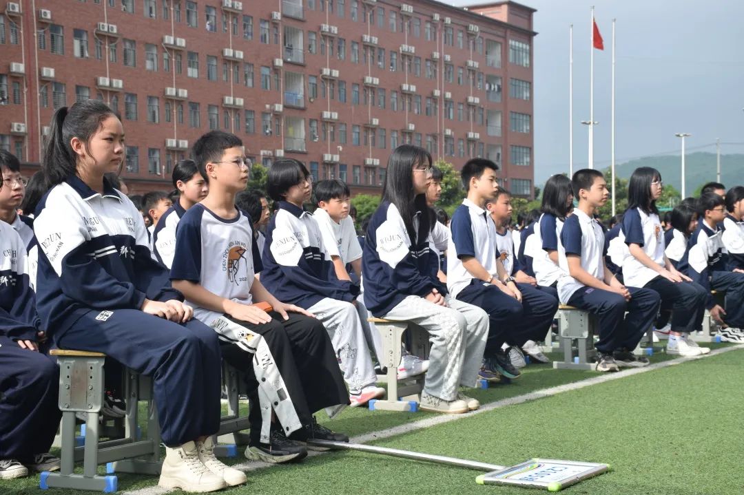 青春当奋进,莫负少年时—郴州文郡未来学校期中总结表彰大会剪影_同学