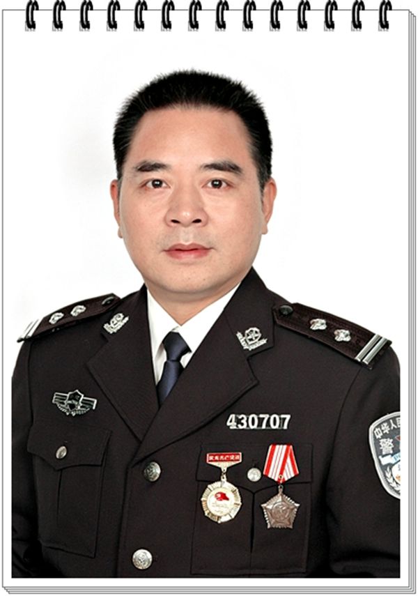 百步穿杨的军事素质在一次司法警察培训中被邵阳中院领导一眼看中