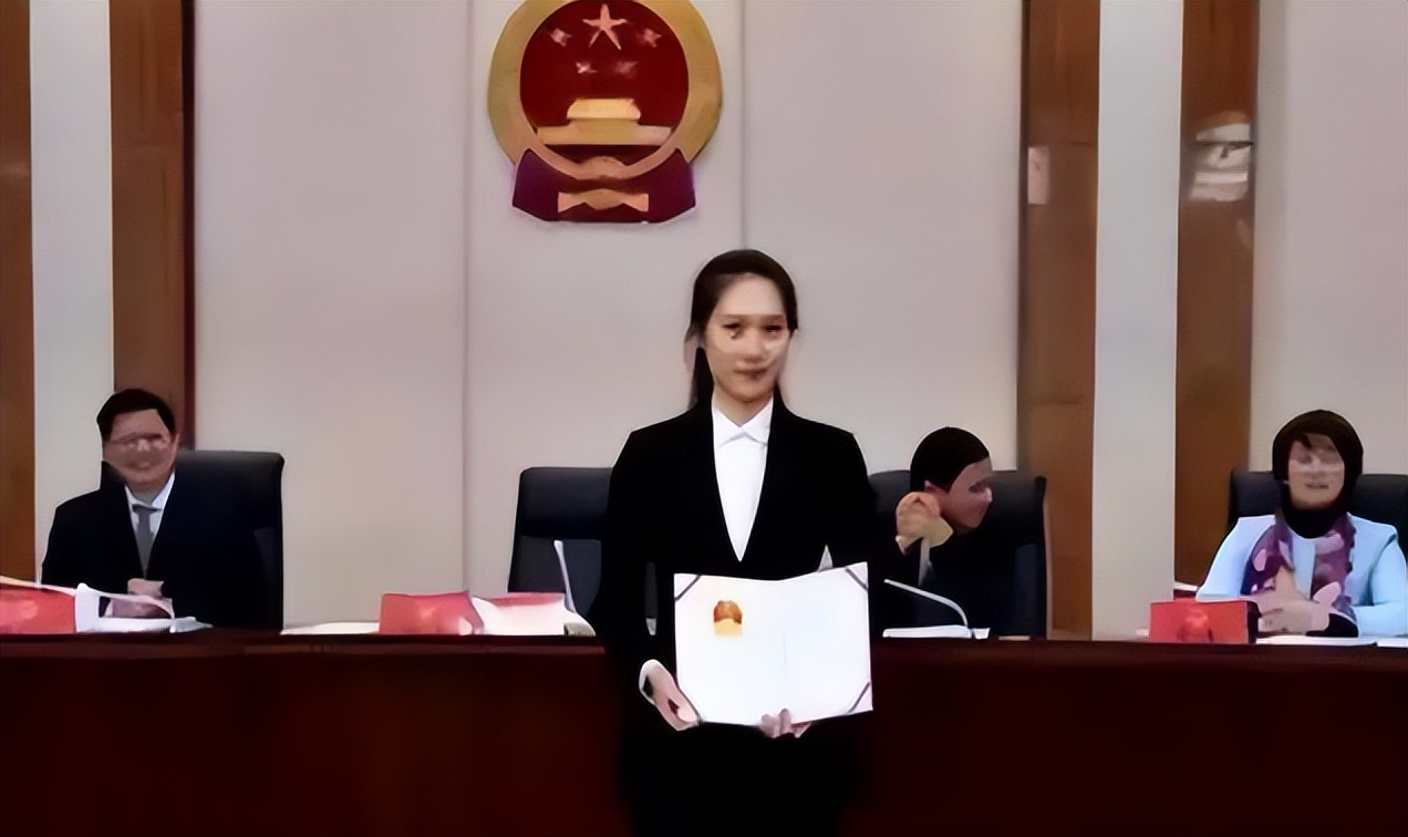五官清秀气质出众,她是河北人,出生于1990年,如今是福清市的副市长